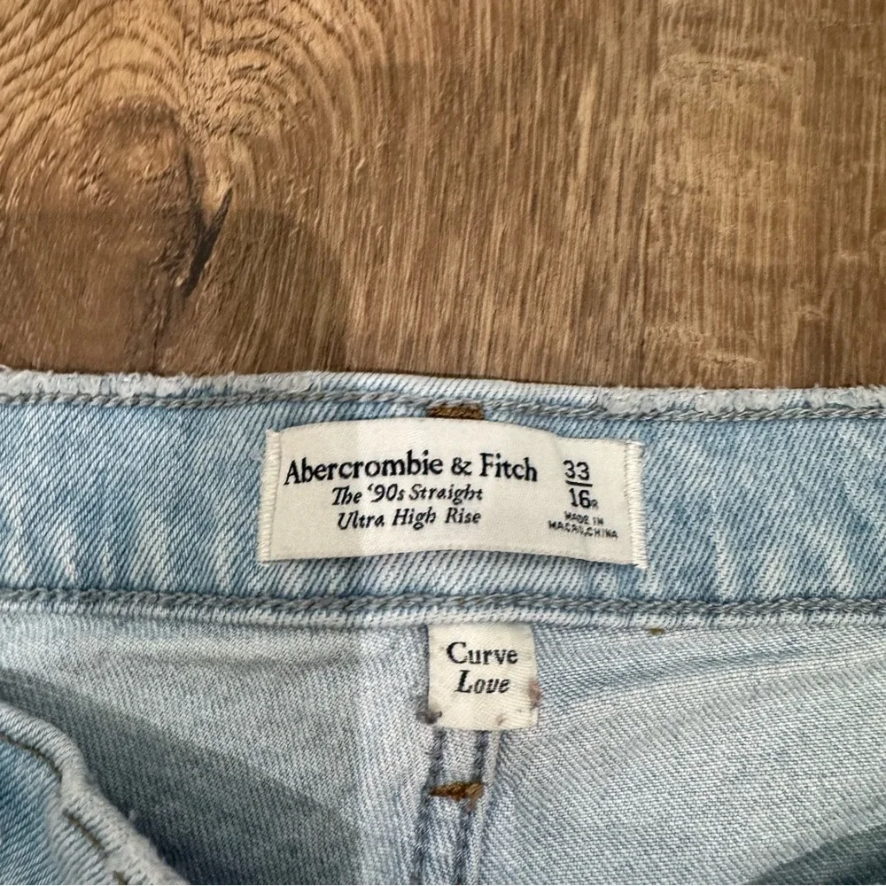 Abercrombie & Fitch Curve Love Straight Leg Jeans - Picture 6 of 6